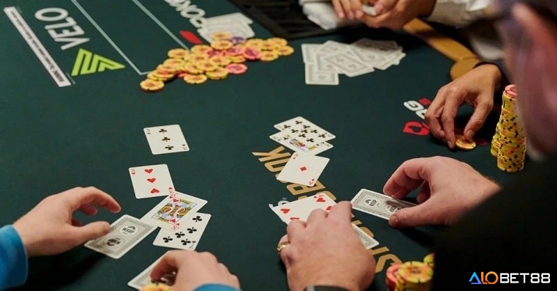 Hiểu Bài rác trong Poker là gì và chợp tiền mù hiệu quả