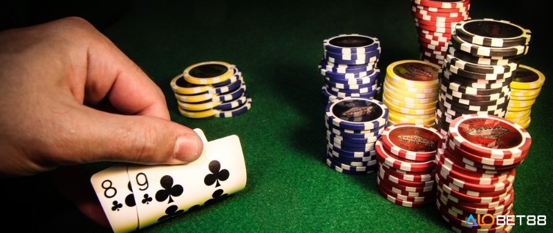 Bluff là một chiến thuật rất hữu ích trong vòng Preflop